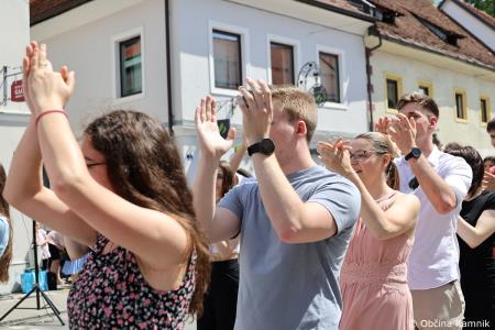 Kamnik danes v znamenju maturantske četvorke, v kateri je zaplesalo preko 200 maturantk in maturantov (33)